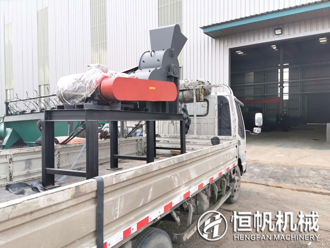 訂購單機也有驚喜!有機肥半濕物料雙級粉碎機發(fā)送至連云港(圖2) 有機肥雙級粉碎機