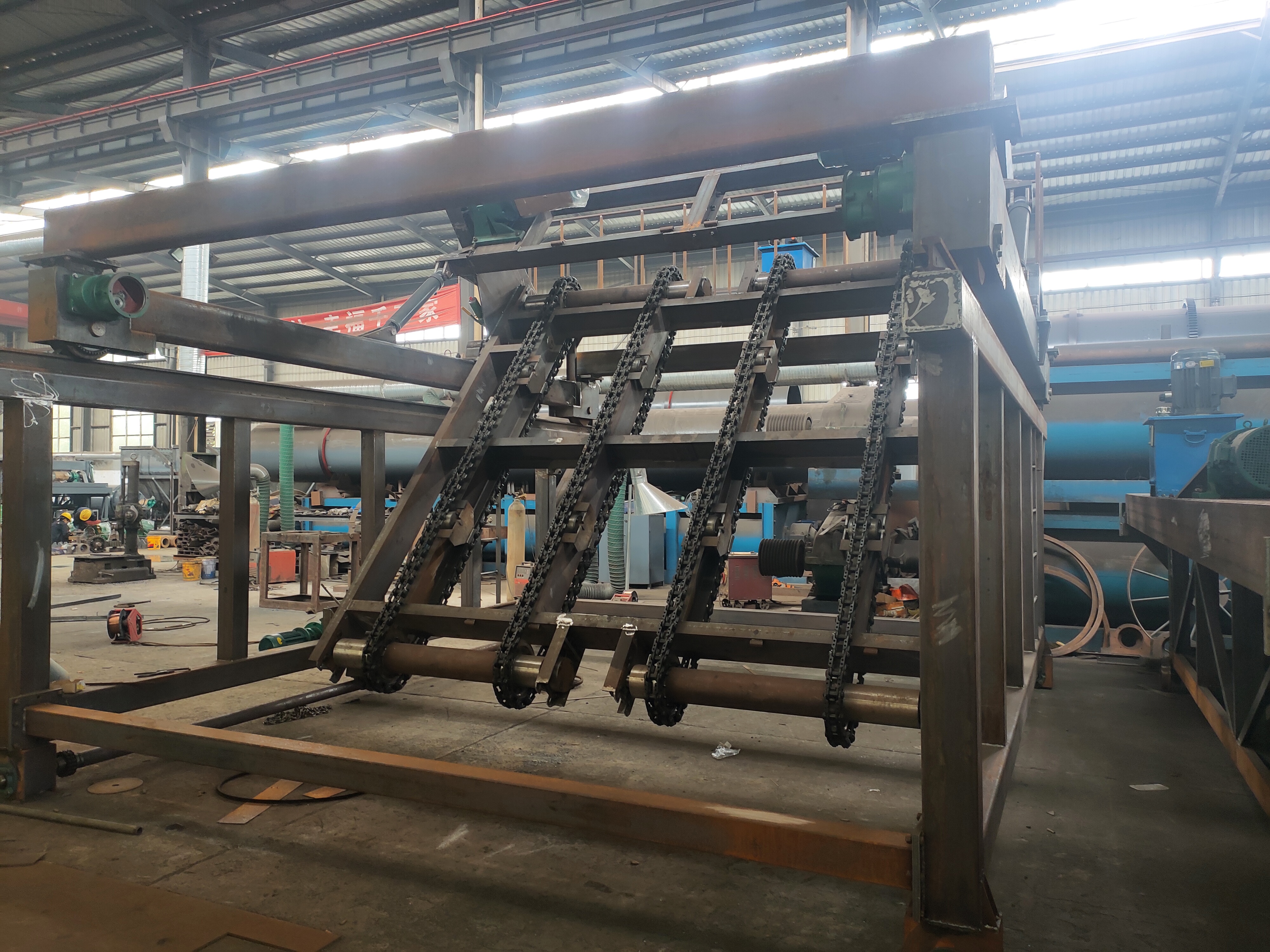 兩種常見的有機(jī)肥翻堆設(shè)備在功能和設(shè)計上存在一些區(qū)別(圖1) 兩種常見的有機(jī)肥翻堆設(shè)備在功能和設(shè)計上存在一些區(qū)別(圖1)